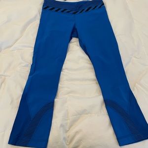 Lululemon Blue and Black High Rise 7/8 Length Pants Size 4